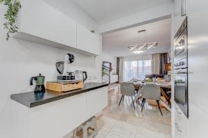 Kuchyňa alebo kuchynka v ubytovaní Luxury Holiday House Tenerife