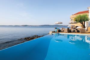 a swimming pool with a view of the water at La Belle Aurore in Sainte-Maxime