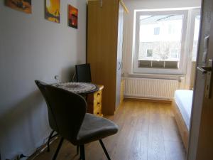 a room with a desk and a chair and a window at Haus Steinbach in Kellenhusen