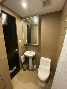 Ένα μπάνιο στο Penthouse suite at Porto Vita Towers in Cubao Quezon City