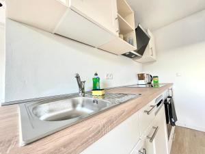 Η κουζίνα ή μικρή κουζίνα στο Amsel Appartements - Geruhsam, Sonnig & Zentral - 3-Zimmer-Apartment +4 φωτογραφίες