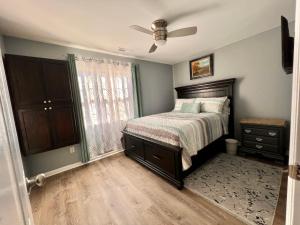 a bedroom with a bed and a ceiling fan at Luxury Townhome Jacksonville, NC in Jacksonville +71 photos