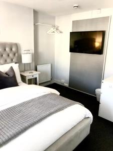 Ein Bett oder Betten in einem Zimmer der Unterkunft Chadberry House Hotel