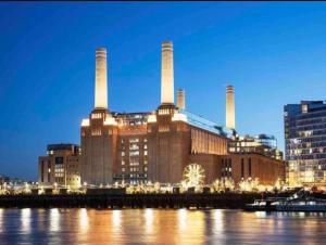 a large building with three smoke stacks on top of it at Central London New 2 bedroom flat Riverview Balcony in London