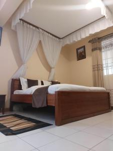 A bed or beds in a room at Roza Guest House