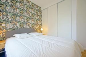 En eller flere senger på et rom på GemBnB Luxury Apartments - Commines 3