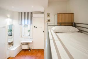 A bed or beds in a room at Agradable estudio 3 Personas / 2 camas en Gran Vía