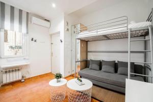 A bed or beds in a room at Agradable estudio 3 Personas / 2 camas en Gran Vía