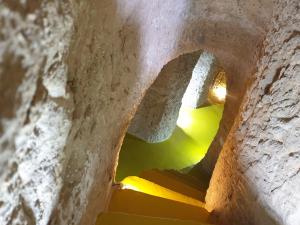 Fotografie z fotogalerie ubytování Creatively designed CaveHouse with jacuzzi v destinaci Gorafe