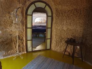 Fotografie z fotogalerie ubytování Creatively designed CaveHouse with jacuzzi v destinaci Gorafe