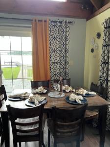 Χώρος καθιστικού στο Luxury Lakefront property