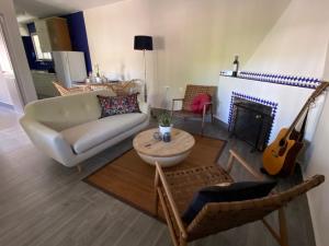 a living room with a couch and a fireplace at B&B Casa Oceo - Málaga - Andalusië in Alhaurín de la Torre