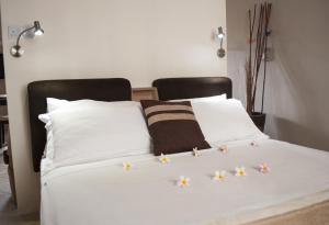 Кровать или кровати в номере Lharmonie Villa
