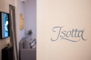 TV a/nebo společenská místnost v ubytování Suite Apartments - Corso51