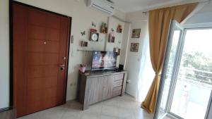 TV a/nebo společenská místnost v ubytování The Olive Garden Apartment