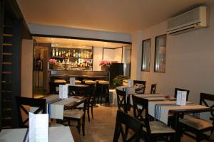 Restaurace v ubytování Hôtel Comté de Nice