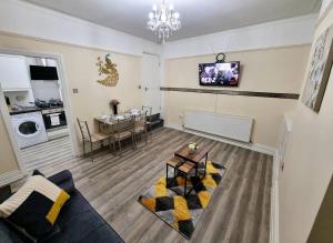 a living room with a couch and a table at *6R* setup for your most amazing & relaxed stay + Free Parking + Free Fast WiFi * in Beeston Hill