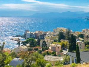 Fotografia z galérie ubytovania Bel appartement bas de villa entre mer et montagne v destinácii Brando
