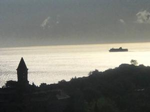 Fotografia z galérie ubytovania Bel appartement bas de villa entre mer et montagne v destinácii Brando