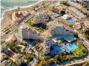 Bazén v ubytovaní BENALBEACH PLAYA SUITE alebo v jeho blízkosti