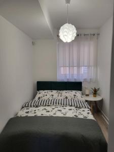 Posteľ alebo postele v izbe v ubytovaní Apartament z widokiem-Bliżej Zdroju