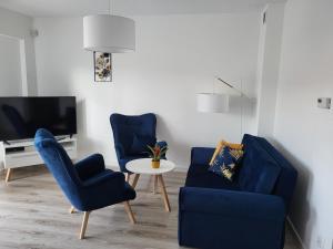 Televízia a/alebo spoločenská miestnosť v ubytovaní Apartament z widokiem-Bliżej Zdroju