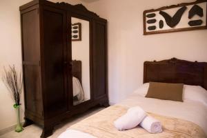 A bed or beds in a room at A CASA DA MOREIRA - Casa rural en Ponte Maceira