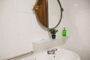 A bathroom at A CASA DA MOREIRA - Casa rural en Ponte Maceira