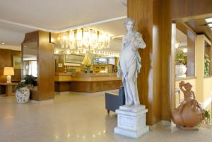 Vstupní hala nebo recepce v ubytování Hotel Delta Florence + 37 fotografií