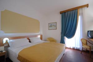 Postel nebo postele na pokoji v ubytování Hotel Delta Florence