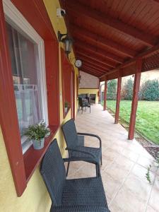 Vonkajšia záhrada v ubytovaní Borostyán Apartmanház