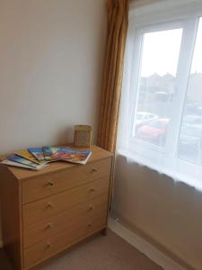 a dresser with a window next to a dresser with a dresser at Owl Haven: Comfortable central 3 bedroom house, with an enclosed garden. in Bicester