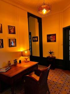 a dining room with a wooden table and chairs at Appartement Signature Art Déco in Valence