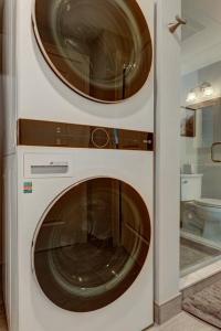 a washer and dryer in a room at Escape Route Retreat in Lincoln