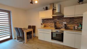 A cozinha ou kitchenette de Apartmán Felix