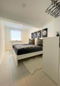 a bedroom with a bed and a window at Alte Schule, Ferien- und Monteurwohnung in Gernsbach