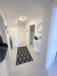 a bathroom with a black and white tile floor at Alte Schule, Ferien- und Monteurwohnung in Gernsbach