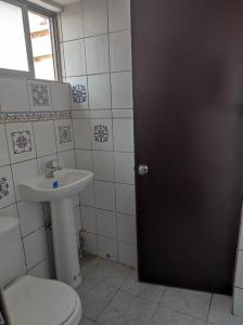 a bathroom with a toilet and a sink at Estudio21centro in Arica