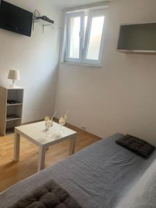 Μια τηλεόραση ή/και κέντρο ψυχαγωγίας στο Apartma 4