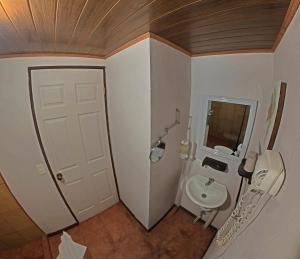 a small bathroom with a toilet and a sink at Casa Jungle Monteverde B&B in Monteverde Costa Rica