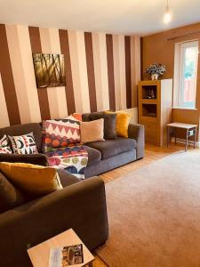 a living room with a couch and a table at Huntingdon walk to town centre, cosy, Free parking in Huntingdon