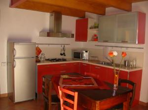 Una cocina o zona de cocina en Appartamenti Cà di pom