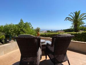 a pair of chairs sitting on a patio at B&B Casa Oceo - Málaga - Andalusië in Alhaurín de la Torre