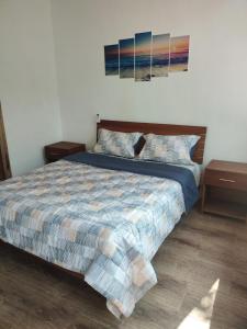 Postel nebo postele na pokoji v ubytování ROOM COLIBRÍ - La Casa de Eros