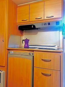 a kitchen with a stove and a tea pot on it at Caravanas Con Encanto El Palmar 2 in El Palmar