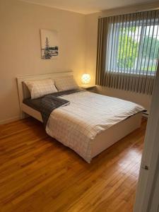 3 Bedrooms cozy comfortable vacation home downtown Gatineau Ottawa near Parliamant and Park 객실 침대