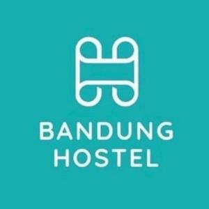un logotipo para el hospital Bandung en Bandung Hostel, en Bandung