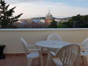 Balkón alebo terasa v ubytovaní T2 avec Parking, Grande Terrasse, Chambre et Proche Plage - Quartier Môle - FR-1-702-37