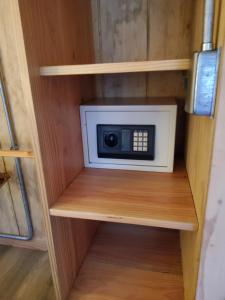 a small microwave in a cabinet in a tiny house at Cabaña Martin Pescador Sollipulli, Lodge Nevados de Sollipulli in Melipeuco