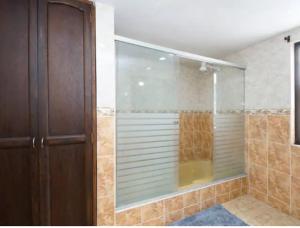 a shower with a glass door in a bathroom at NAMASTE ELEAN 2A in Cali